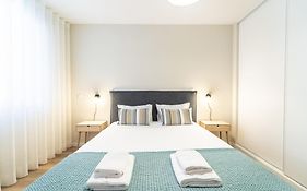 On The Square Studio - City Center By House And People